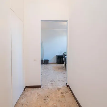 I Host - Falck 53 * ميلان