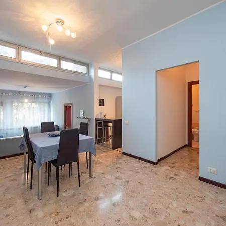 I Host - Falck 53 ميلان